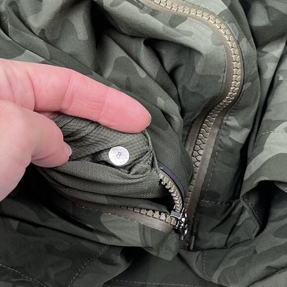 🦄 RARE Lululemon Rise & Shine Jacket II Savasana Camo Fatigue Green 8 - Picture 6 of 7